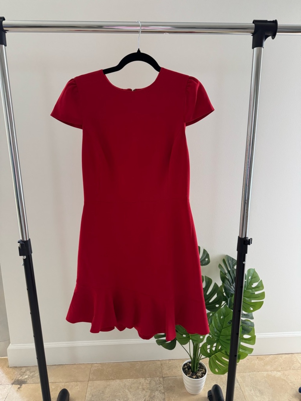 Alice + Olivia Vibrant Red Short-Sleeve Ruffle-Hem Dress